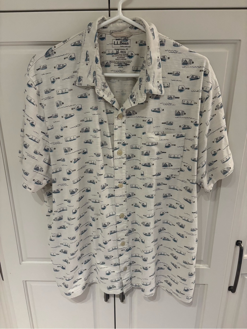 L.L. Bean Men's Short-Sleeve White & Blue nautical  Printed Button-Up Shirt xl